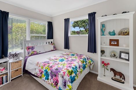 Photo of property in 10 Matenga Street, Waikanae, 5036