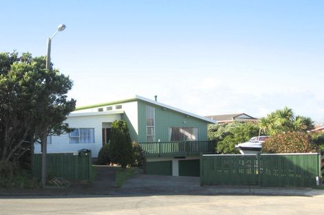 Photo of property in 9 Finn Place, Titahi Bay, Porirua, 5022