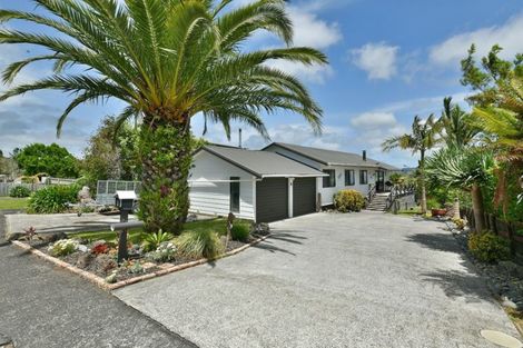 Photo of property in 5 Kaipara Crescent, Helensville, 0800