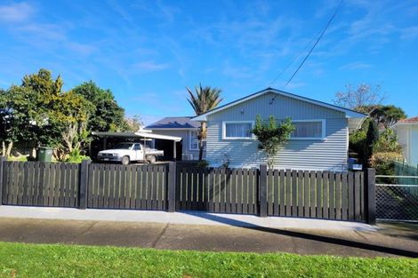 Photo of property in 31 Turakina Street, Merrilands, New Plymouth, 4312