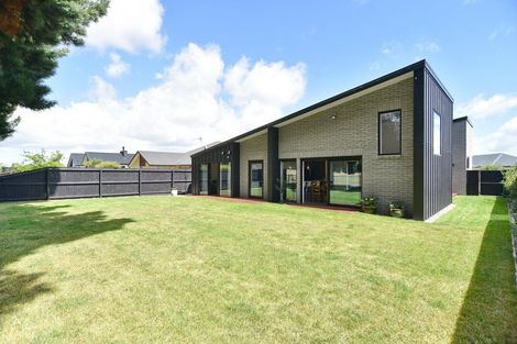 Photo of property in 33 Kohunga Crescent, Bottle Lake, Christchurch, 8083