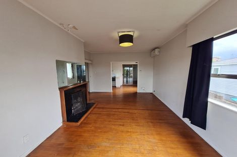 Photo of property in 3 Links Road, New Lynn, Auckland, 0600