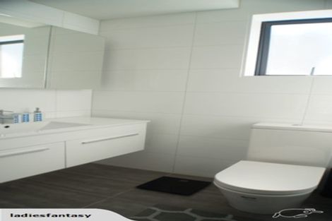 Photo of property in 2/10 Silver Moon Road, Albany Heights, Auckland, 0632