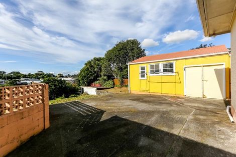 Photo of property in 17 Alberta Road, Glen Avon, New Plymouth, 4312