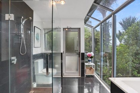 Photo of property in 276 Shaw Road, Titirangi, Auckland, 0604