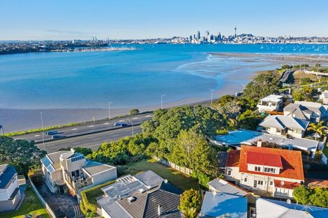 Photo of property in 2/79 Sylvan Avenue, Northcote, Auckland, 0627