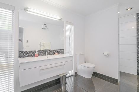 Photo of property in 18 Roseberry Place, Whitianga, 3510