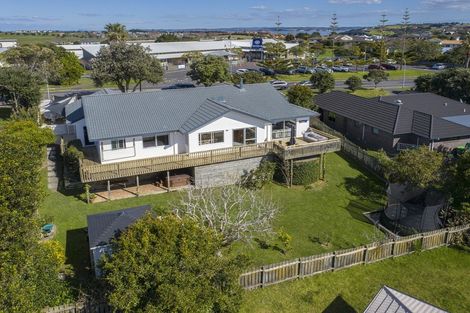 Photo of property in 28 Alec Craig Way, Gulf Harbour, Whangaparaoa, 0930