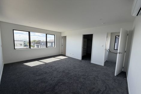 Photo of property in 18 Mataitai Road, Hobsonville, 0618