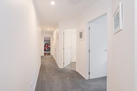 Photo of property in 18 Roseberry Place, Whitianga, 3510