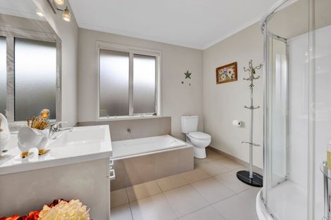 Photo of property in 5 Faber Place, Inglewood, 4330