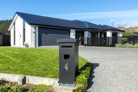 Photo of property in 4 Kerrigan Crescent, Wallaceville, Upper Hutt, 5018