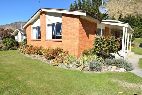 Photo of property in 16 Black Peak Road, Omarama, 9412