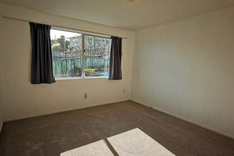 Photo of property in 38 Easton Park Parade, Glenfield, Auckland, 0629