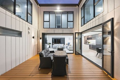 Photo of property in 7d Babich Road, Henderson Valley, Auckland, 0614