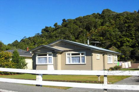 Photo of property in 80 Marlborough Street, Greymouth, 7805