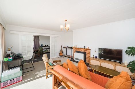 Photo of property in 76 Wikiriwhi Crescent, Awapuni, Palmerston North, 4412