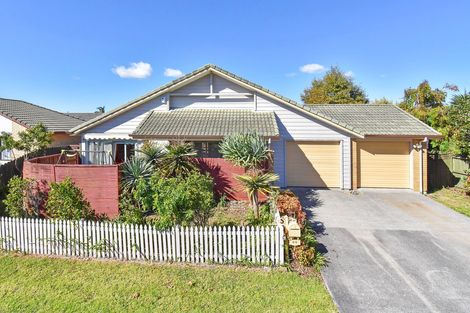 Photo of property in 99 Riverton Drive, Randwick Park, Auckland, 2105