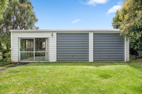 Photo of property in 28 Grassmere Road, Henderson Valley, Auckland, 0612