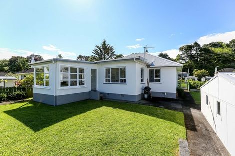 Photo of property in 16 Awanui Street, Merrilands, New Plymouth, 4312