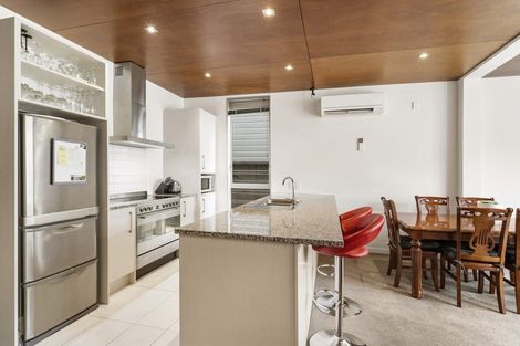 Photo of property in 3/3 Severn Street, Island Bay, Wellington, 6023