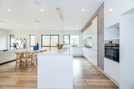 Photo of property in 11 Reserva Crescent, Kumeu, 0810