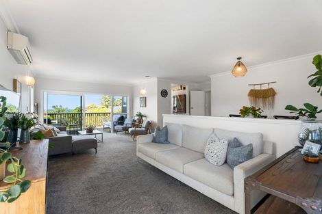 Photo of property in 2/52 Maxwelton Drive, Mairangi Bay, Auckland, 0630