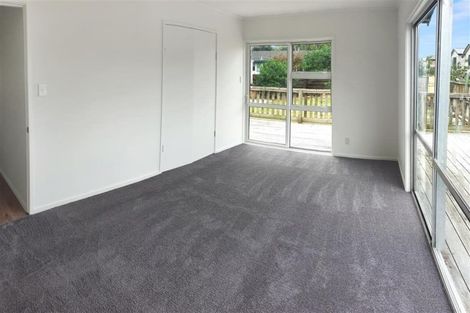 Photo of property in 32 Becker Drive, Weymouth, Auckland, 2103