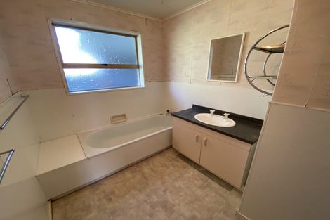 Photo of property in 9 Raglan Avenue, Cloverlea, Palmerston North, 4412