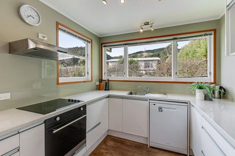 Photo of property in 102 Ruapehu Street, Paraparaumu, 5032