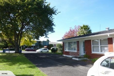 Photo of property in 1/50 Evelyn Place, Hillcrest, Auckland, 0627