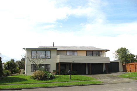 Photo of property in 13 Winstone Place, Highlands Park, New Plymouth, 4312