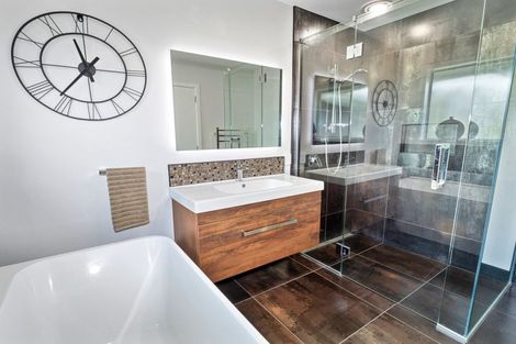 Photo of property in 68b Munro Road, Minden, 3179