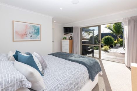 Photo of property in 35 John Brooke Crescent, East Tamaki Heights, Auckland, 2016