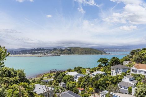Photo of property in 24 Hungerford Road, Lyall Bay, Wellington, 6022