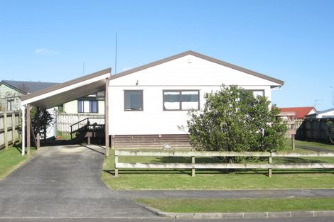 Photo of property in 2/24 Bernina Place, Weymouth, Auckland, 2103