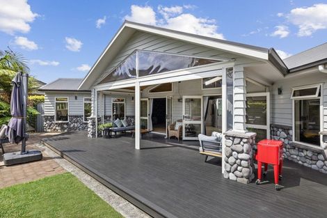 Photo of property in 2 Merlot Place, Rototuna, Hamilton, 3210