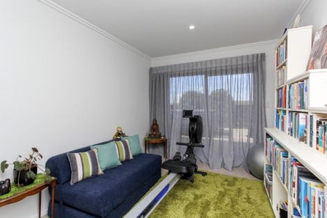 Photo of property in 18 Wentworth Lane, Waiwhakaiho, New Plymouth, 4312