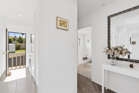 Photo of property in 2/60 Killarney Avenue, Torbay, Auckland, 0630