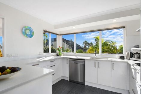 Photo of property in 14 Kerlin Crescent, West Harbour, Auckland, 0618