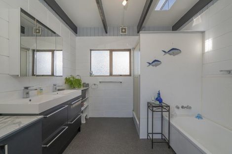 Photo of property in 58 Cook Drive, Whitianga, 3510