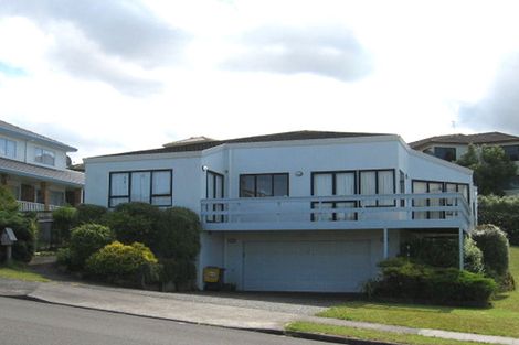 Photo of property in 55 Lagoon Way, West Harbour, Auckland, 0618
