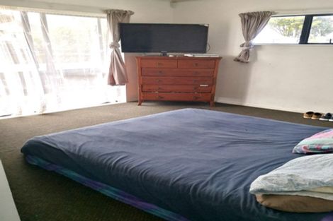 Photo of property in 28 Dungarvon Place, Clendon Park, Auckland, 2103