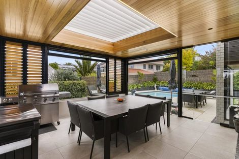 Photo of property in 29 Wiltshire Place, Somerville, Auckland, 2014