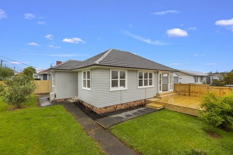 Photo of property in 1/3 Daphne Street, Kelston, Auckland, 0602