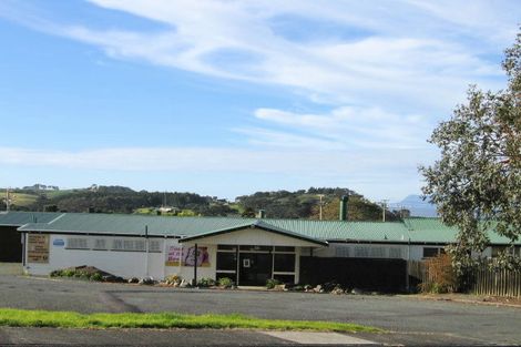 Photo of property in 2 Kowhai Terrace, Leigh, 0985