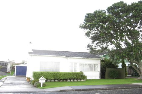Photo of property in 46 Marine Parade, Mellons Bay, Auckland, 2014