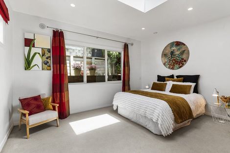 Photo of property in 353 Karaka Bay Road, Karaka Bays, Wellington, 6022