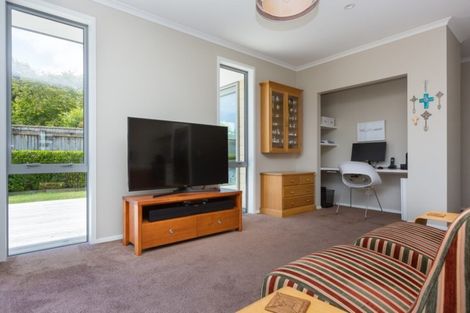 Photo of property in 7a Royal Heights, Glen Avon, New Plymouth, 4312