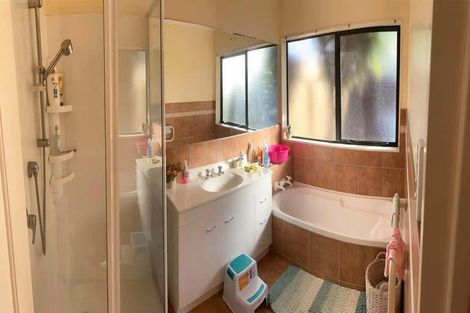 Photo of property in 22 Castlehill Court, Wattle Downs, Auckland, 2103